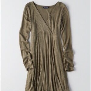 American Eagle Green Flowy Long Sleeve Dress
